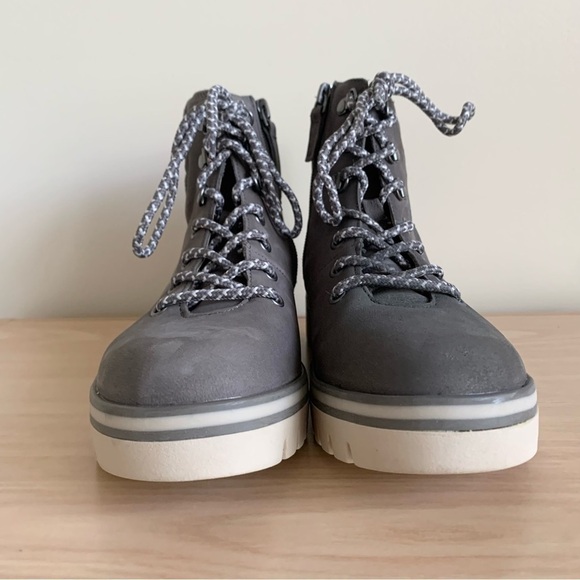 Caslon Henley Leather Water Resistant Lace Up Grey Quilted Ankle Lug Sole Bootie - Picture 10 of 16